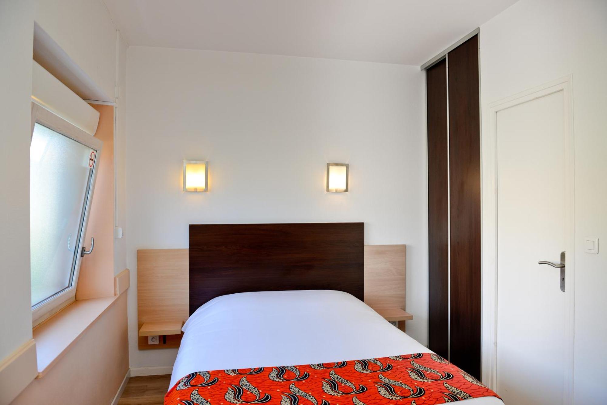 Logis Hostellerie Du Neez Gan Dış mekan fotoğraf