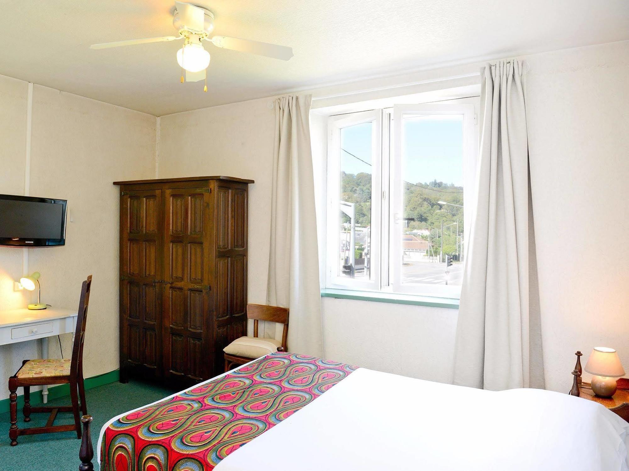 Logis Hostellerie Du Neez Gan Dış mekan fotoğraf