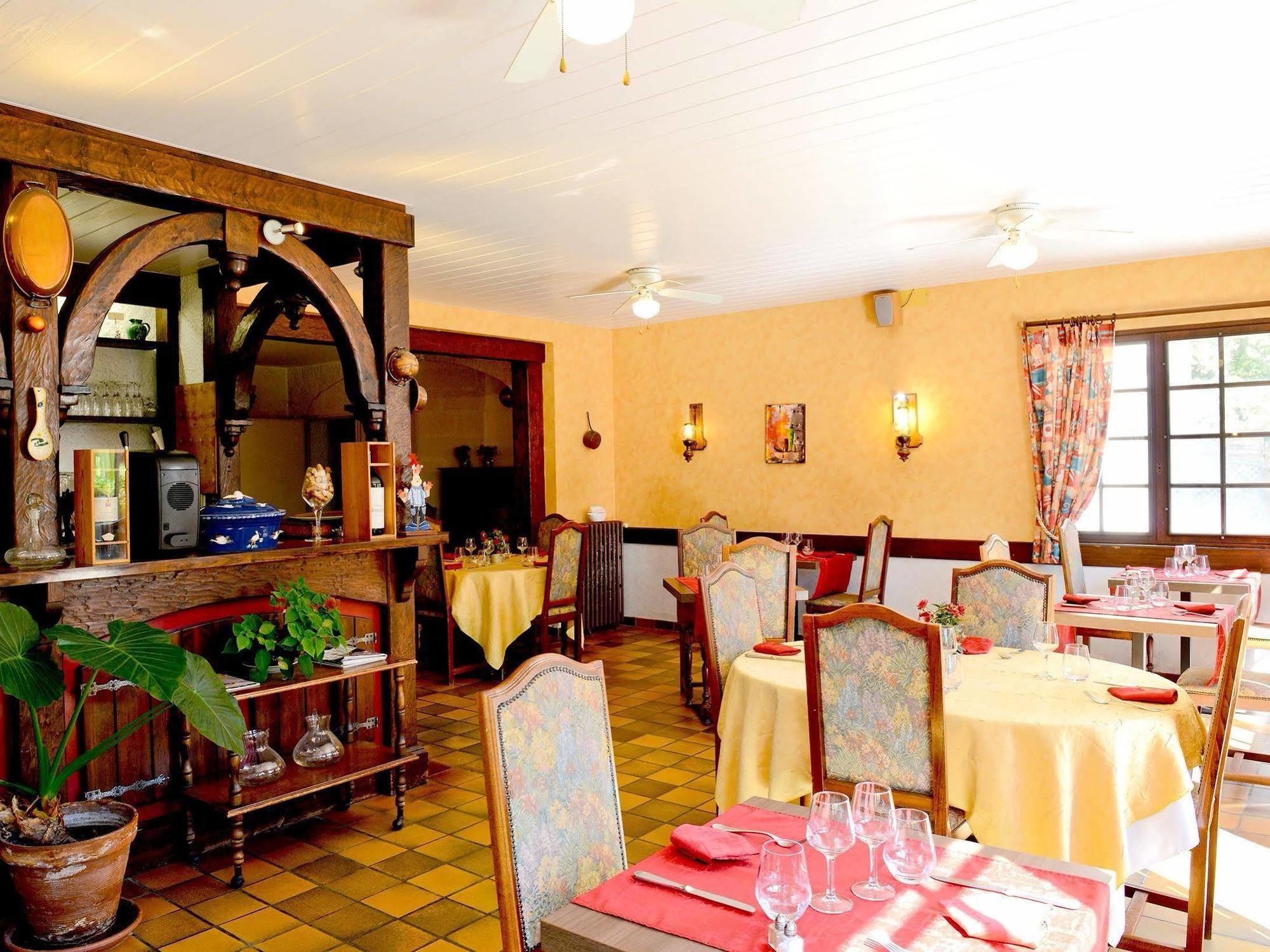 Logis Hostellerie Du Neez Gan Dış mekan fotoğraf