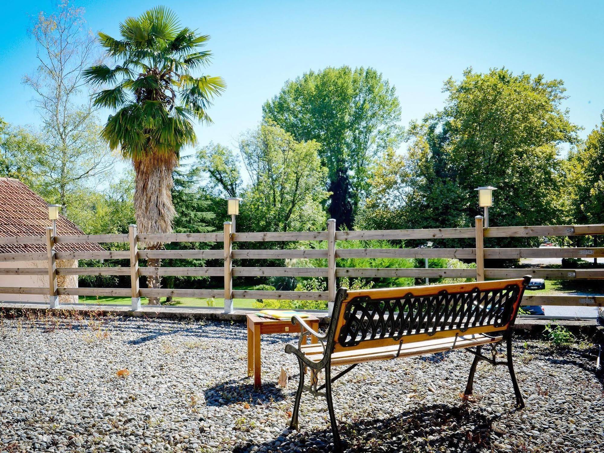 Logis Hostellerie Du Neez Gan Dış mekan fotoğraf